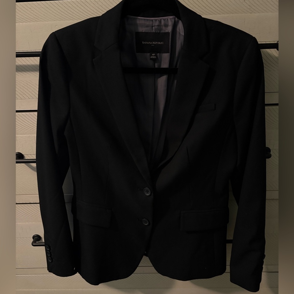 Banana Republic black women’s blazer
